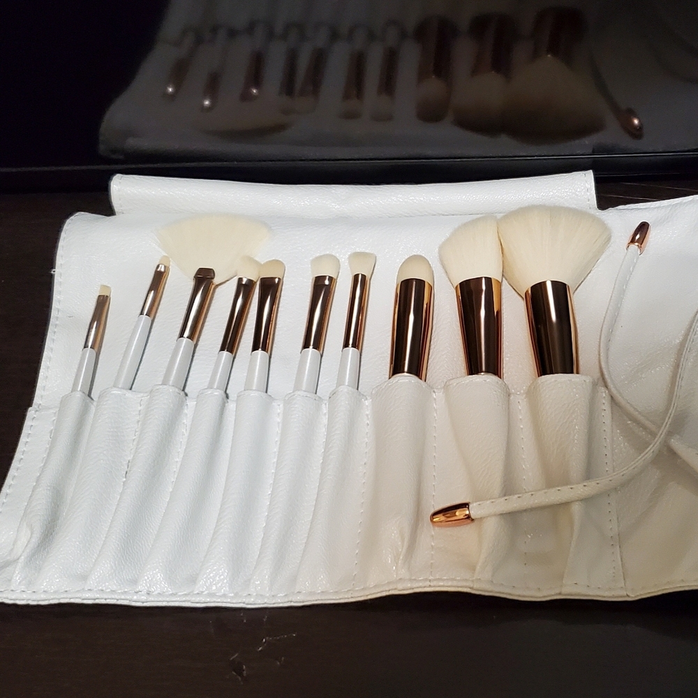 La Beaute Soi 11 Piece Makeup Brush Set